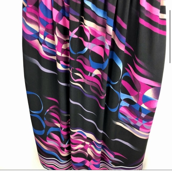 Bisou Bisou mini dress cap sleeve V neck geo print. Size: 4 - Picture 5 of 11